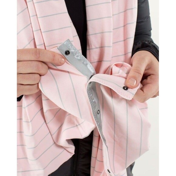 Lululemon Vinyasa Scarf/Wrap Pretty Pink HTF - Picture 5 of 5